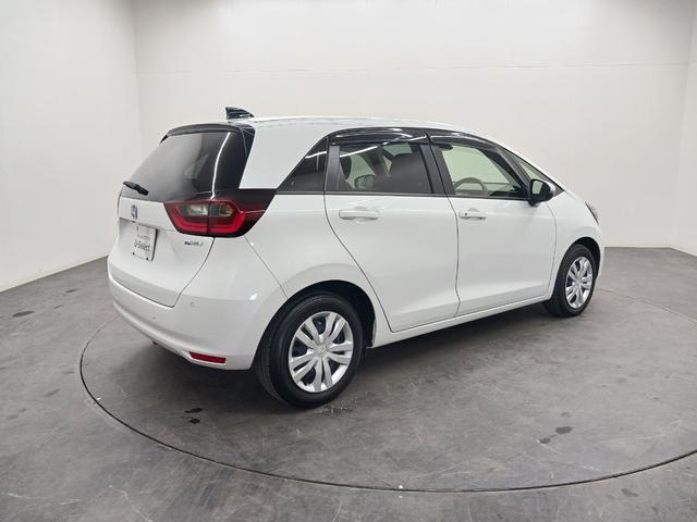 フィット ｅ：ＨＥＶホーム　ワンオーナー　純正ナビ　カメラ　ＥＴＣ　Ｄレコ（6枚目）