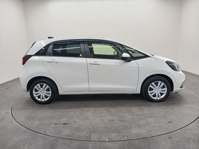 フィット ｅ：ＨＥＶホーム　ワンオーナー　純正ナビ　カメラ　ＥＴＣ　Ｄレコ（7枚目）