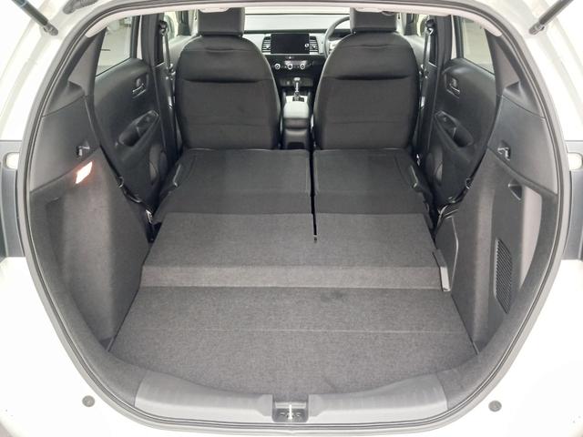 フィット ｅ：ＨＥＶホーム　ワンオーナー　純正ナビ　カメラ　ＥＴＣ　Ｄレコ（14枚目）