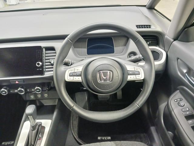 フィット ｅ：ＨＥＶホーム　ワンオーナー　純正ナビ　カメラ　ＥＴＣ　Ｄレコ（17枚目）