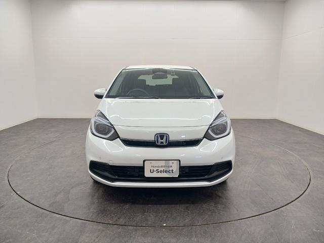 フィット ｅ：ＨＥＶホーム　ワンオーナー　純正ナビ　カメラ　ＥＴＣ　Ｄレコ（2枚目）