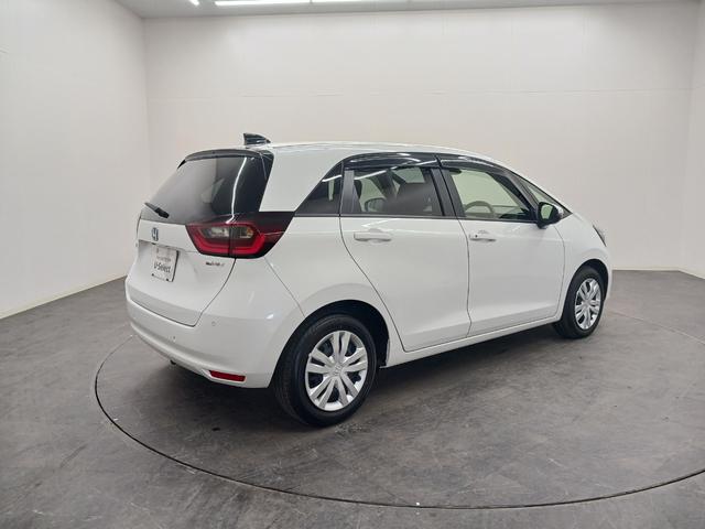 フィット ｅ：ＨＥＶホーム　ワンオーナー　純正ナビ　カメラ　ＥＴＣ　Ｄレコ（6枚目）