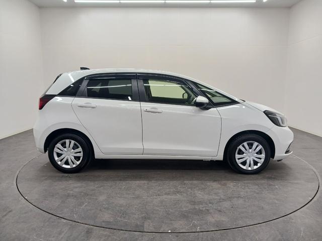 フィット ｅ：ＨＥＶホーム　ワンオーナー　純正ナビ　カメラ　ＥＴＣ　Ｄレコ（7枚目）