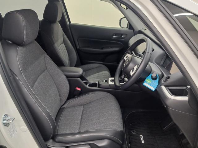 フィット ｅ：ＨＥＶホーム　ワンオーナー　純正ナビ　カメラ　ＥＴＣ　Ｄレコ（18枚目）