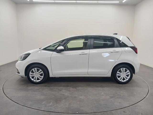 フィット ｅ：ＨＥＶホーム　ワンオーナー　純正ナビ　カメラ　ＥＴＣ　Ｄレコ（3枚目）