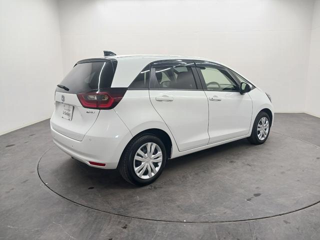 フィット ｅ：ＨＥＶホーム　ワンオーナー　純正ナビ　カメラ　ＥＴＣ　Ｄレコ（6枚目）