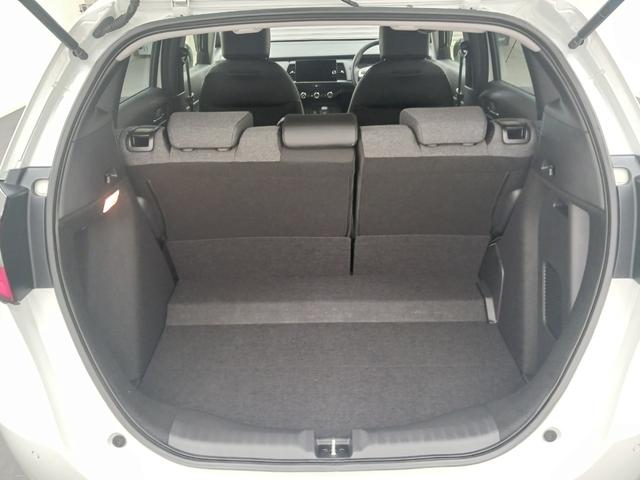 フィット ｅ：ＨＥＶホーム　ワンオーナー　純正ナビ　カメラ　ＥＴＣ　Ｄレコ（13枚目）