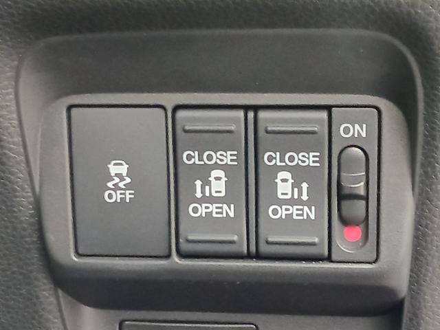 フリード クロスター　ワンオーナー　純正ナビ　カメラ　ＥＴＣ　Ｄレコ（18枚目）