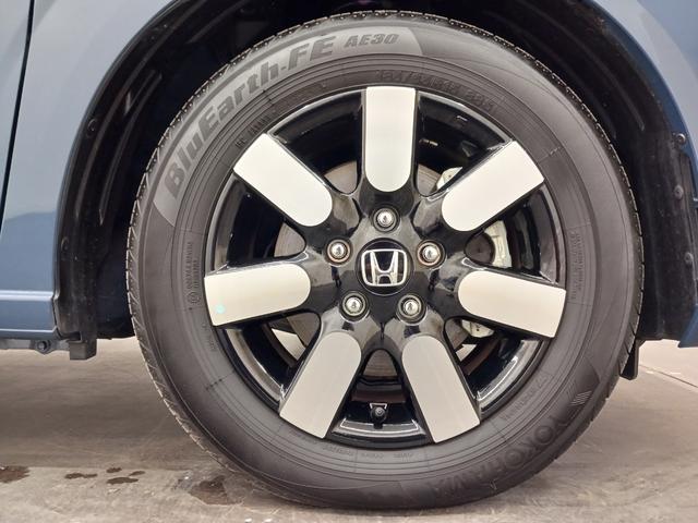 フリード ｅ：ＨＥＶエアーＥＸ　ワンオーナー　純正ナビ　カメラ　Ｄレコ　ＥＴＣ（12枚目）