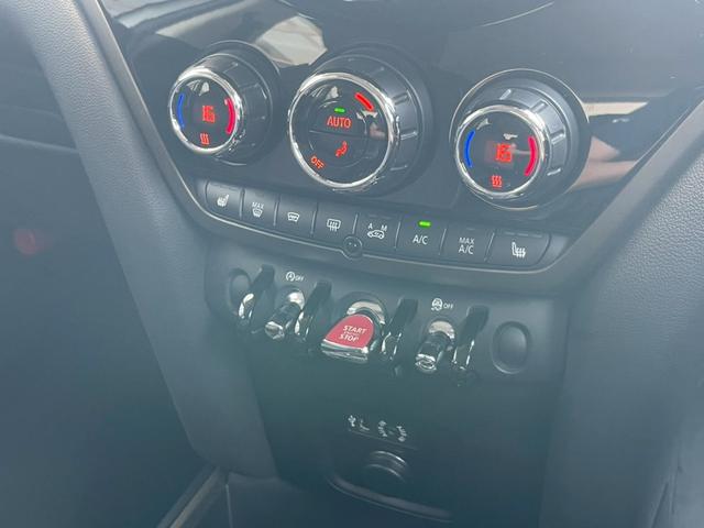 ＭＩＮＩ クーパーＤ　クロスオーバー　オール４　ペッパーＰＫＧ　ＥＴＣ内臓ルームミラー　パワーバックドア　オートライト　レインセンサー　シートヒーター　ＬＥＤヘッドライト　バックカメラ（13枚目）