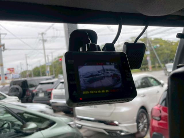 キャンター Ｗキャブ全低床　昇降荷重Ｖ６００　垂直式パワーゲート　バックカメラ　ドラレコ　ＥＴＣ　ワンオーナー　三方開　後輪ダブル　フロントフォグランプ　Ｂｌｕｅｔｏｏｔｈ　アクセサリーソケット　シートカバー　サイドバイザー（10枚目）