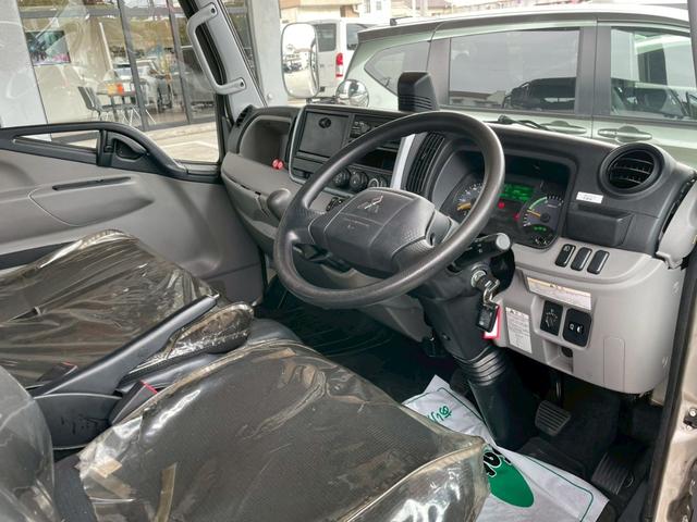 キャンター Ｗキャブ全低床　昇降荷重Ｖ６００　垂直式パワーゲート　バックカメラ　ドラレコ　ＥＴＣ　ワンオーナー　三方開　後輪ダブル　フロントフォグランプ　Ｂｌｕｅｔｏｏｔｈ　アクセサリーソケット　シートカバー　サイドバイザー（23枚目）