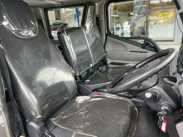 キャンター Ｗキャブ全低床　昇降荷重Ｖ６００　垂直式パワーゲート　バックカメラ　ドラレコ　ＥＴＣ　ワンオーナー　三方開　後輪ダブル　フロントフォグランプ　Ｂｌｕｅｔｏｏｔｈ　アクセサリーソケット　シートカバー　サイドバイザー（26枚目）