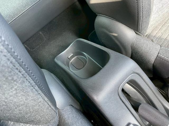 Ｃ３ フィール　ガラスルーフ　ドラレコ　ＥＴＣ　キーレス　オートライト　パドルシフト　ラゲージマット　フロントフォグランプ　Ｂｌｕｅｔｏｏｔｈ（17枚目）