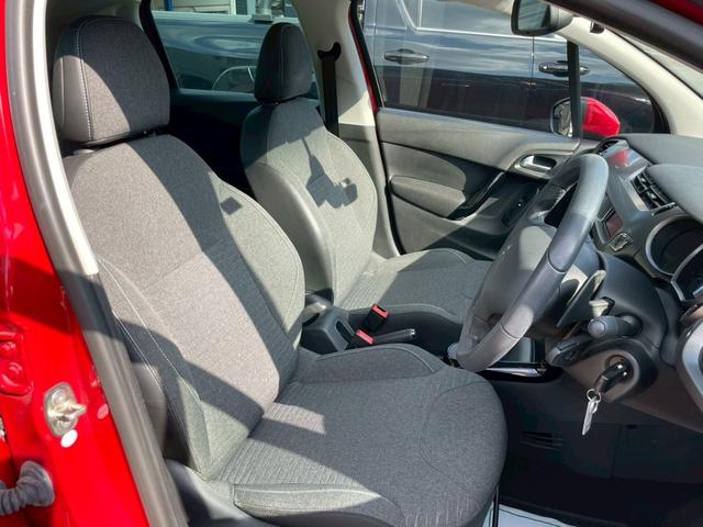 Ｃ３ フィール　ガラスルーフ　ドラレコ　ＥＴＣ　キーレス　オートライト　パドルシフト　ラゲージマット　フロントフォグランプ　Ｂｌｕｅｔｏｏｔｈ（18枚目）