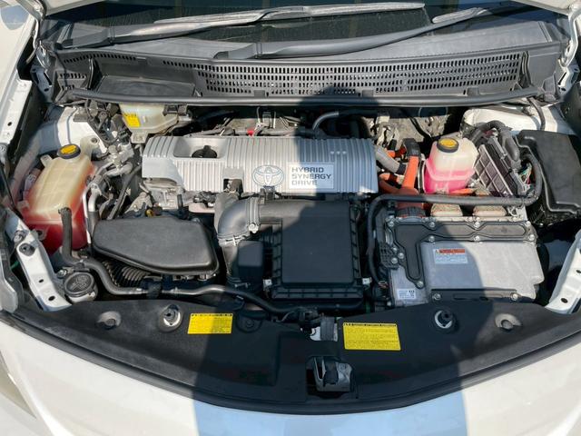 プリウスアルファ Ｓツーリングセレクション　後席モニター　ラゲージマット　純正７型ナビ　ＴＶ視聴可　Ｂｌｕｅｔｏｏｔｈ　バックカメラ　クルーズコントロール　オートライト　ＥＴＣ　フロントフォグランプ　アクセサリーソケット　サイドバイザー（6枚目）