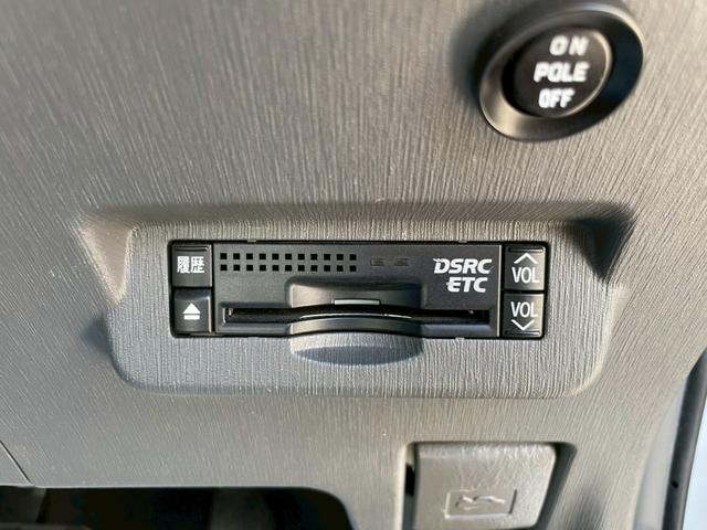 プリウスアルファ Ｓツーリングセレクション　後席モニター　ラゲージマット　純正７型ナビ　ＴＶ視聴可　Ｂｌｕｅｔｏｏｔｈ　バックカメラ　クルーズコントロール　オートライト　ＥＴＣ　フロントフォグランプ　アクセサリーソケット　サイドバイザー（9枚目）