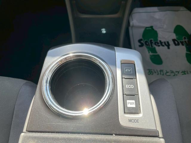 プリウスアルファ Ｓツーリングセレクション　後席モニター　ラゲージマット　純正７型ナビ　ＴＶ視聴可　Ｂｌｕｅｔｏｏｔｈ　バックカメラ　クルーズコントロール　オートライト　ＥＴＣ　フロントフォグランプ　アクセサリーソケット　サイドバイザー（20枚目）