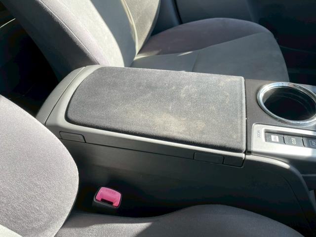 プリウスアルファ Ｓツーリングセレクション　後席モニター　ラゲージマット　純正７型ナビ　ＴＶ視聴可　Ｂｌｕｅｔｏｏｔｈ　バックカメラ　クルーズコントロール　オートライト　ＥＴＣ　フロントフォグランプ　アクセサリーソケット　サイドバイザー（21枚目）