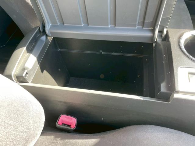 プリウスアルファ Ｓツーリングセレクション　後席モニター　ラゲージマット　純正７型ナビ　ＴＶ視聴可　Ｂｌｕｅｔｏｏｔｈ　バックカメラ　クルーズコントロール　オートライト　ＥＴＣ　フロントフォグランプ　アクセサリーソケット　サイドバイザー（23枚目）