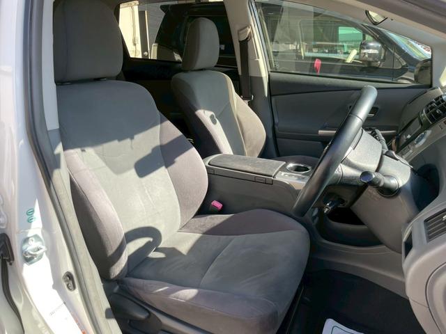 プリウスアルファ Ｓツーリングセレクション　後席モニター　ラゲージマット　純正７型ナビ　ＴＶ視聴可　Ｂｌｕｅｔｏｏｔｈ　バックカメラ　クルーズコントロール　オートライト　ＥＴＣ　フロントフォグランプ　アクセサリーソケット　サイドバイザー（25枚目）