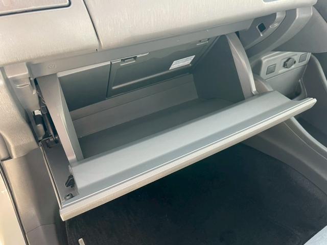 プリウスアルファ Ｓツーリングセレクション　後席モニター　ラゲージマット　純正７型ナビ　ＴＶ視聴可　Ｂｌｕｅｔｏｏｔｈ　バックカメラ　クルーズコントロール　オートライト　ＥＴＣ　フロントフォグランプ　アクセサリーソケット　サイドバイザー（28枚目）