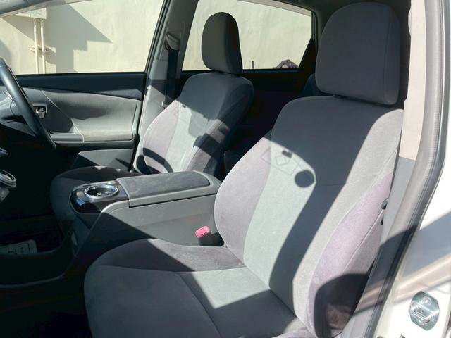 プリウスアルファ Ｓツーリングセレクション　後席モニター　ラゲージマット　純正７型ナビ　ＴＶ視聴可　Ｂｌｕｅｔｏｏｔｈ　バックカメラ　クルーズコントロール　オートライト　ＥＴＣ　フロントフォグランプ　アクセサリーソケット　サイドバイザー（29枚目）