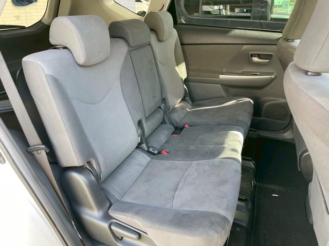 プリウスアルファ Ｓツーリングセレクション　後席モニター　ラゲージマット　純正７型ナビ　ＴＶ視聴可　Ｂｌｕｅｔｏｏｔｈ　バックカメラ　クルーズコントロール　オートライト　ＥＴＣ　フロントフォグランプ　アクセサリーソケット　サイドバイザー（30枚目）