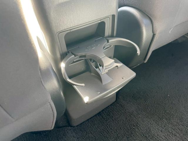 プリウスアルファ Ｓツーリングセレクション　後席モニター　ラゲージマット　純正７型ナビ　ＴＶ視聴可　Ｂｌｕｅｔｏｏｔｈ　バックカメラ　クルーズコントロール　オートライト　ＥＴＣ　フロントフォグランプ　アクセサリーソケット　サイドバイザー（31枚目）