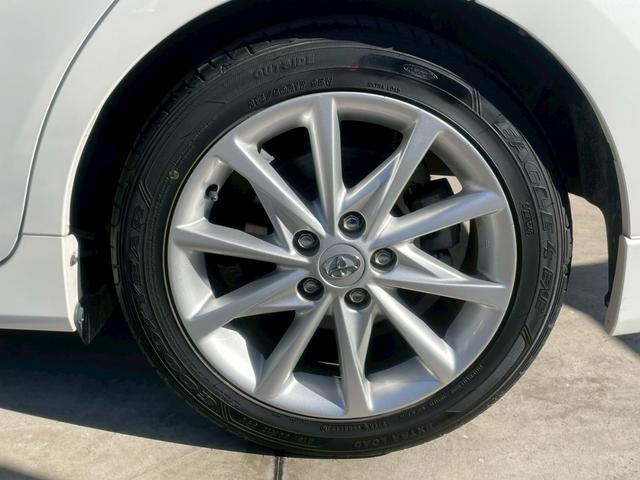 プリウスアルファ Ｓツーリングセレクション　後席モニター　ラゲージマット　純正７型ナビ　ＴＶ視聴可　Ｂｌｕｅｔｏｏｔｈ　バックカメラ　クルーズコントロール　オートライト　ＥＴＣ　フロントフォグランプ　アクセサリーソケット　サイドバイザー（42枚目）