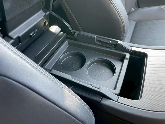 ハリアーハイブリッド Ｚ　モデリスタフルエアロ　パノラミックビュー　録画機能付きデジタルインナーミラー　純正１２型ナビ　ＴＶ視聴可　パワーシート　ハンズフリーパワーバックドア　アダプティブクルーズコントロール　ＥＴＣ（24枚目）