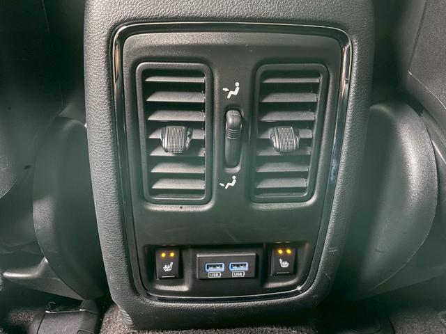 ジープ・グランドチェロキー サミット　電動サンルーフ　パワーシート＆シートメモリー　パワーバックドア　エアサスペンション　純正８インチナビ　ＴＶ視聴可　Ｂｌｕｅｔｏｏｔｈ　バックカメラ　シートヒーター　ＥＴＣ（34枚目）