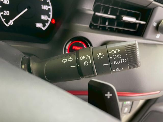 ヴェゼル ｅ：ＨＥＶ　ＲＳ　全周囲カメラ　プレミアムオーディオ　ＴＶキャンセラー　純正９型ナビ　専用ローダウンサスペンション　パワーバックドア　シートヒーター　ステアリングヒータ　電動パーキングブレーキ　ブレーキホールド　ＥＴＣ（13枚目）