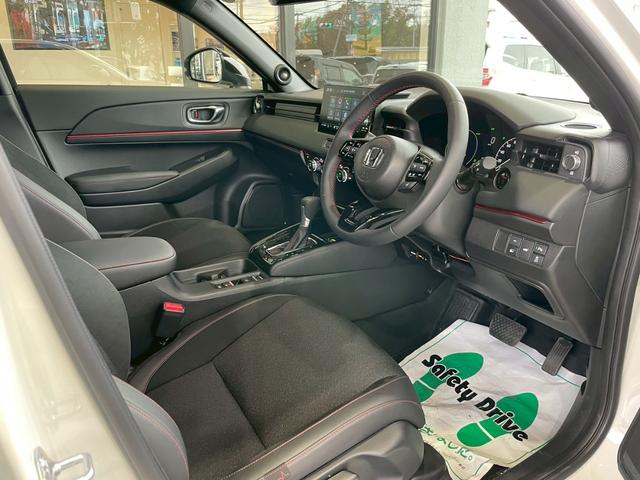 ヴェゼル ｅ：ＨＥＶ　ＲＳ　全周囲カメラ　プレミアムオーディオ　ＴＶキャンセラー　純正９型ナビ　専用ローダウンサスペンション　パワーバックドア　シートヒーター　ステアリングヒータ　電動パーキングブレーキ　ブレーキホールド　ＥＴＣ（23枚目）