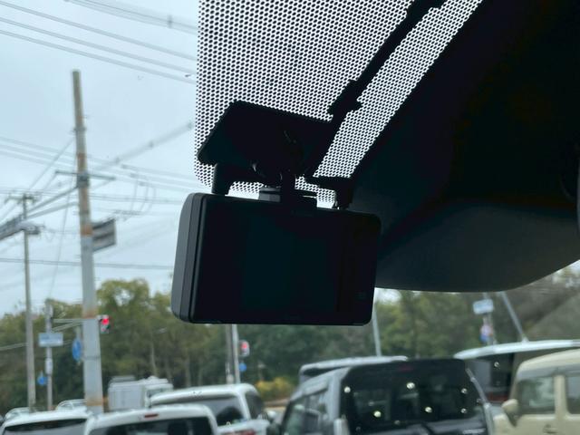 ヴォクシー Ｓ－Ｚ　ＧＲエアロ　純正１０．５型ナビ　ＴＶキャンセラー　ＨＤＭＩ　Ｂｌｕｅｔｏｏｔｈ　パワスラ　バックカメラ　レーダークルーズコントロール　シートヒーター　Ｗエアコン　サイドサンシェード　ドラレコ　ＥＴＣ（8枚目）