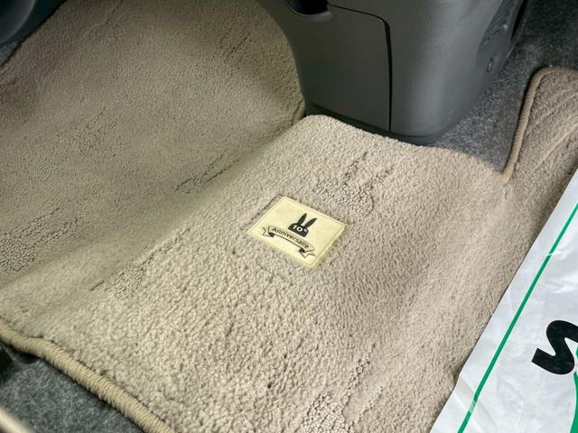 アルトラパン １０ｔｈアニバーサリーリミテッド　ワンオーナー　シートヒーター　ＥＴＣ　禁煙車　ラジオ　ＣＤ　キーレス　スマートキー　サイドバイザー　アクセサリーソケット　純正１４インチホイール　ドリンクホルダー（6枚目）