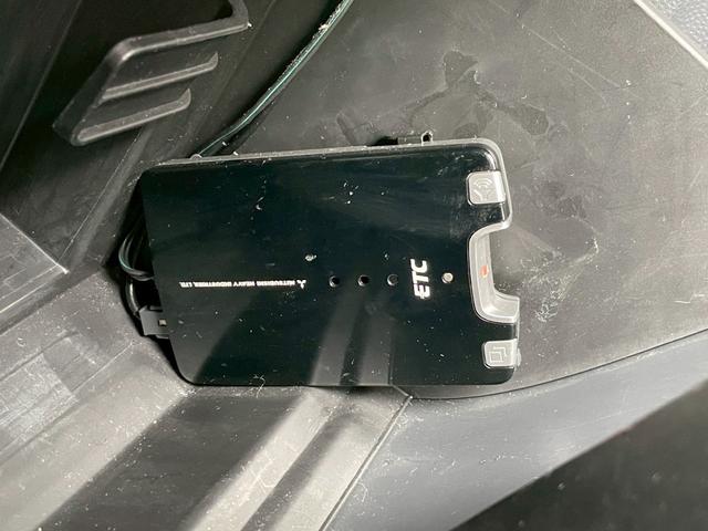 アルトラパン １０ｔｈアニバーサリーリミテッド　ワンオーナー　シートヒーター　ＥＴＣ　禁煙車　ラジオ　ＣＤ　キーレス　スマートキー　サイドバイザー　アクセサリーソケット　純正１４インチホイール　ドリンクホルダー（9枚目）