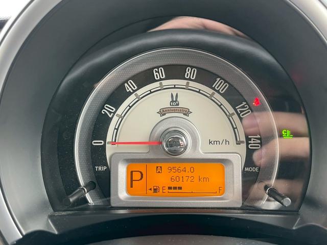 アルトラパン １０ｔｈアニバーサリーリミテッド　ワンオーナー　シートヒーター　ＥＴＣ　禁煙車　ラジオ　ＣＤ　キーレス　スマートキー　サイドバイザー　アクセサリーソケット　純正１４インチホイール　ドリンクホルダー（12枚目）