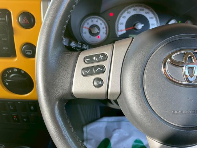 �����X�e�A�����O�X�C�b�`�̓f�B�X�v���C���̕\���ؑւ�I�[�f�B�I���삪�\�ƂȂ��Ă���܂��I