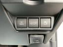 運転席足元にパワーバックドアのスイッチがございます!