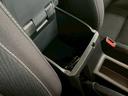 センターコンソル兼アームレストは小物が収納できるスペースが確保されております！