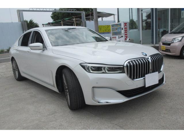 ７シリーズ ７４０ｉ　ラグジュアリー　純正ナビＴＶ　３６０°カメラ　黒革シート　サンルーフ　２０インチアルミ（8枚目）