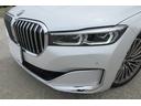 ７シリーズ ７４０ｉ　ラグジュアリー　純正ナビＴＶ　３６０°カメラ　黒革シート　サンルーフ　２０インチアルミ（6枚目）