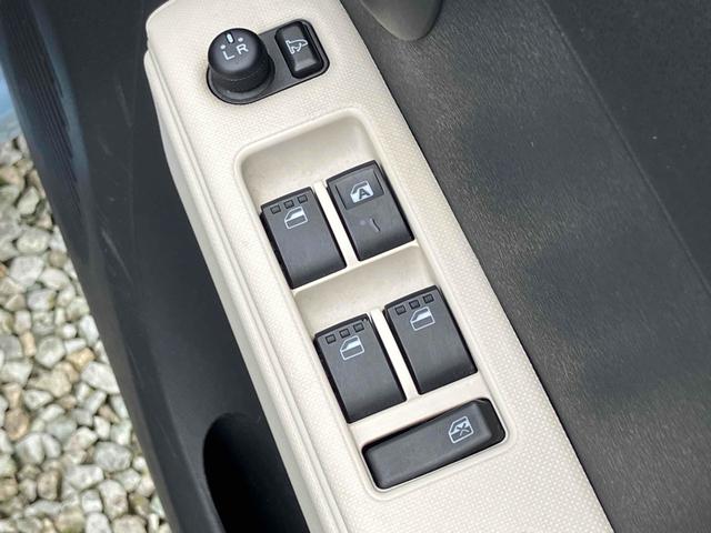 ミラココア ココアプラスＸ　ＥＴＣ　ナビ　ＴＶ　スマートキー　電動格納ミラー　ベンチシート　ＣＶＴ　盗難防止システム　ＡＢＳ　ルーフレール　衝突安全ボディ　エアコン　パワーステアリング　パワーウィンドウ　運転席エアバッグ（11枚目）