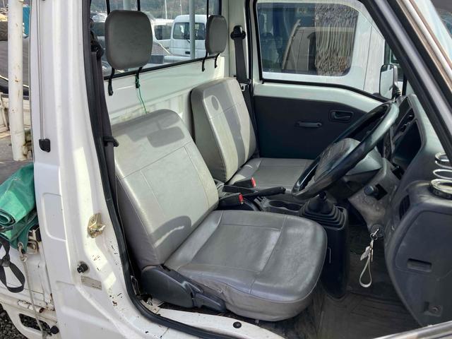 サンバートラック 　４ＷＤ　軽トラック　ＭＴ　エアコン　運転席エアバッグ（13枚目）