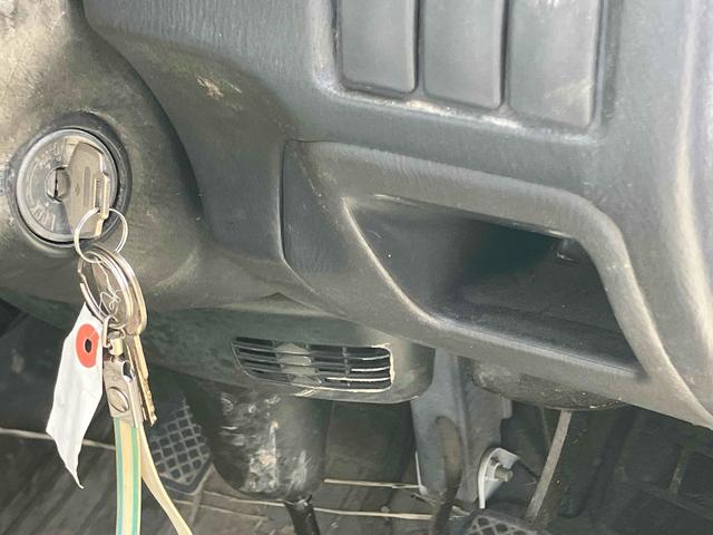 サンバートラック 　４ＷＤ　軽トラック　ＭＴ　エアコン　運転席エアバッグ（14枚目）