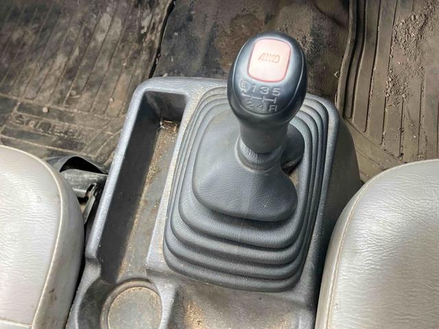 サンバートラック 　４ＷＤ　軽トラック　ＭＴ　エアコン　運転席エアバッグ（20枚目）