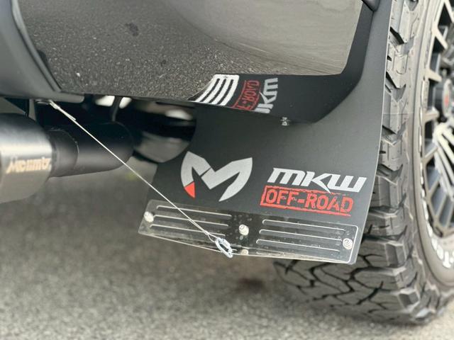 デリカＤ：５ Ｇ　パワーパッケージ　ＷＬボディキット　迷彩デカール　ＧＯＱＢＵＴＯフロントバンパーガード　ＭＡＤＬＹＳヘッドライトプロテクター　オリジナルアルミホイール　ＭＫＷマッドフラップ　デュアルマフラー　ＡＬＰＩＮＥ１１型ナビ（25枚目）