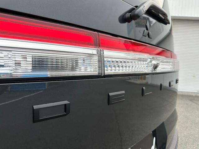 デリカD:5 P WARLOCKボディキット ALPINE11型ナビ ETC GOQBUTO/フロントバンパーガード MKW/マッドフラップ/ブラック エクシードバイザー リアエンブレムマットブラック塗装(16枚目)