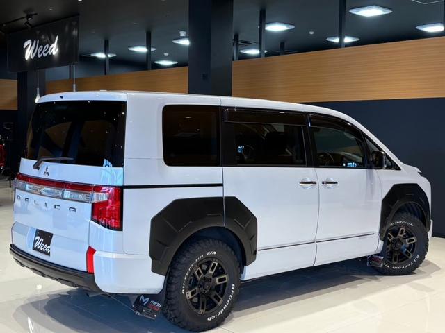 大型で迫力あるオーバーフェンダー・ガーニッシュは凹凸の陰影が立体感を生み出すデザインです！８ｍｍワイドとは思えない存在感！